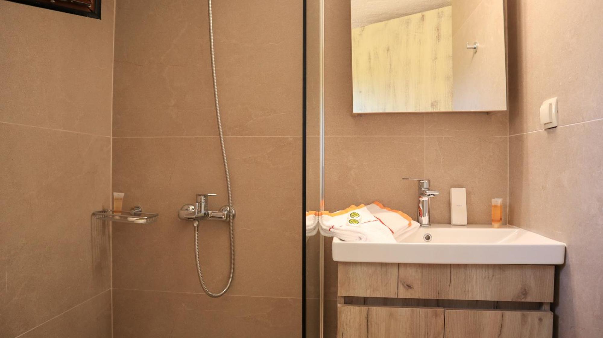 Zeus Apartment อิสตรอน ภายนอก รูปภาพ